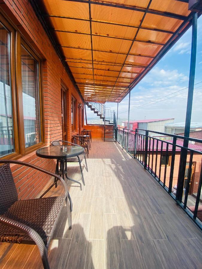 9 Borbalo Street Apartment With Terrace Tbilisi Luaran gambar