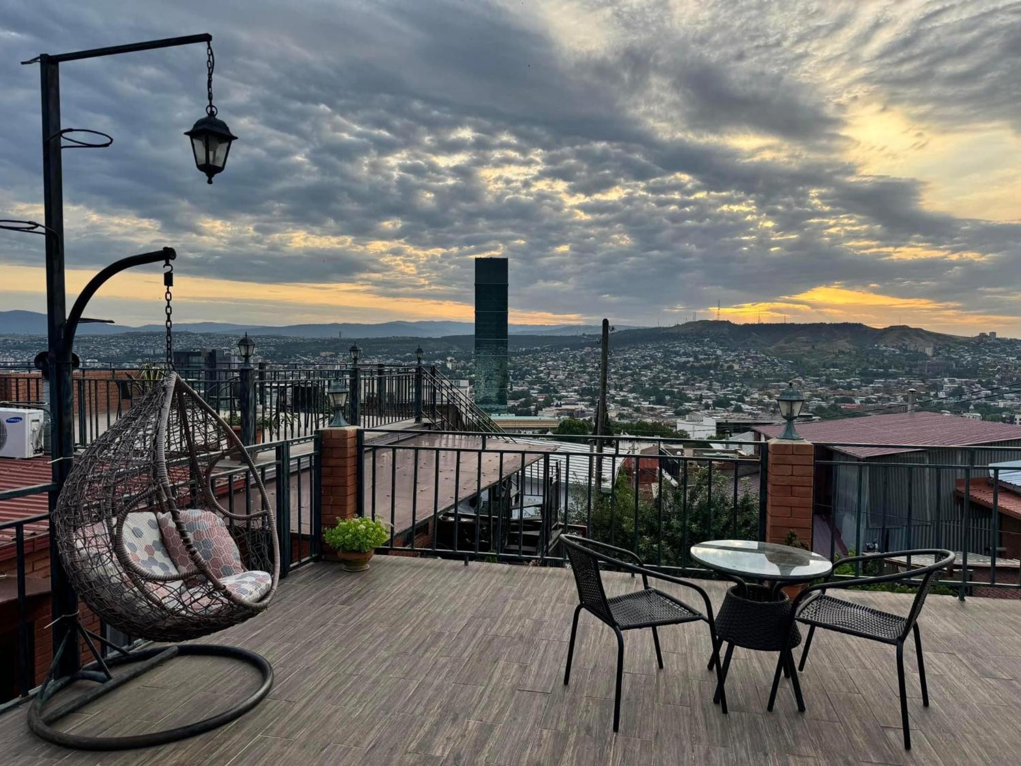 9 Borbalo Street Apartment With Terrace Tbilisi Luaran gambar